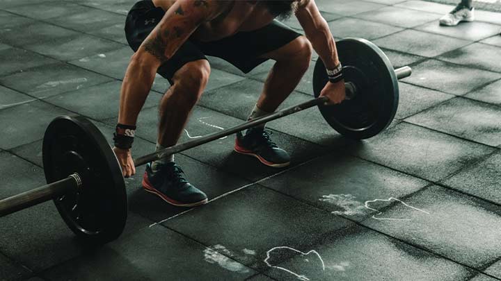 Powerlifting Trainingsplan und Workout: Die besten Übungen für Anfänger